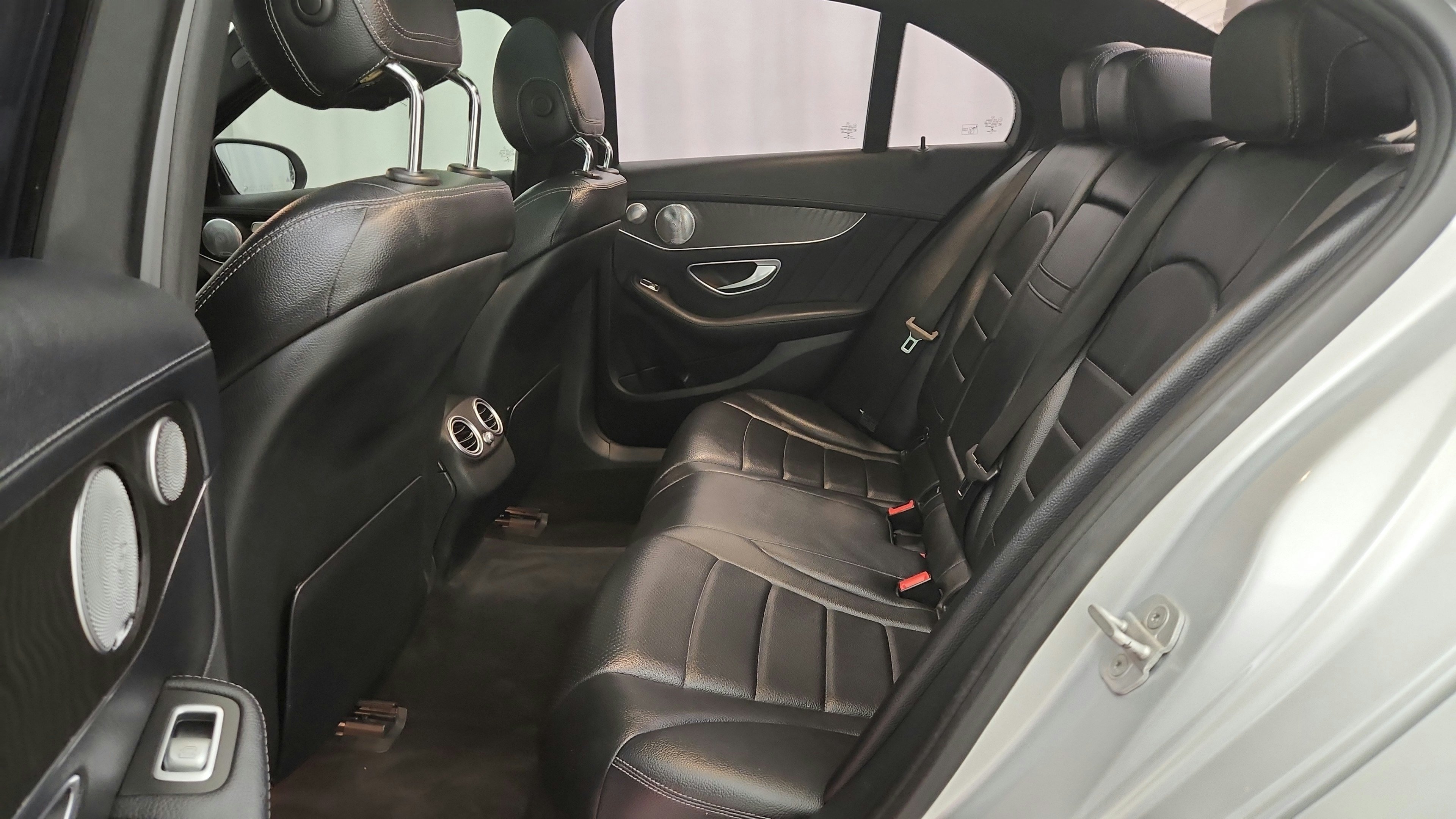 Used 2015 Mercedes-Benz C 300 Sedan image 27