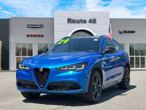 Used 2024 Alfa Romeo Stelvio Veloce AWD/4WD image 2
