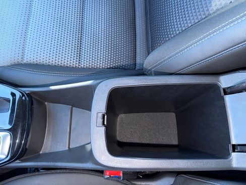 Used 2025 Chevrolet Trax LT w/ LT Convenience Package image 24