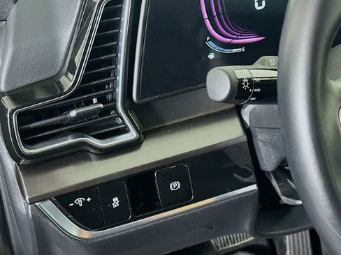 Used 2024 Kia Sportage EX image 17