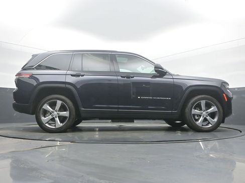 Used 2024 Jeep Grand Cherokee Limited w/ Luxury Tech Group II image 52