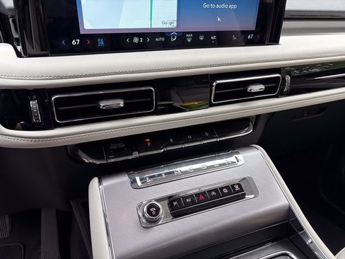 Used 2026 Lincoln Aviator AWD image 31