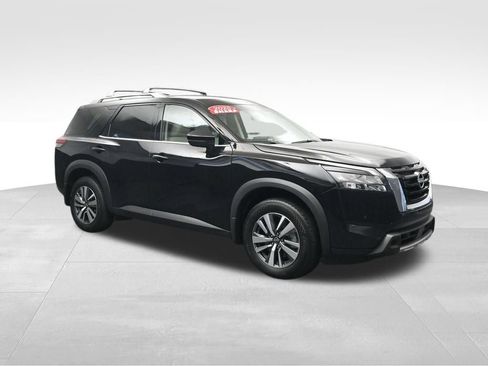 Used 2025 Nissan Pathfinder SL FWD image 7