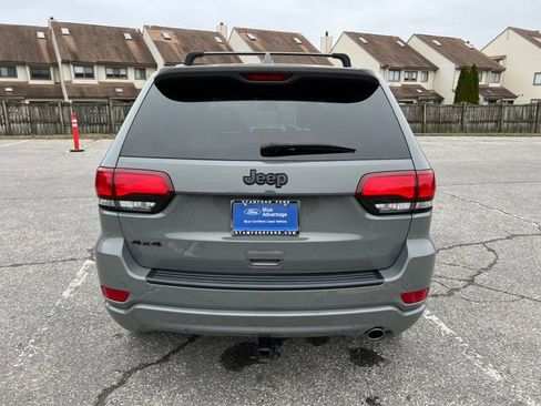 Used 2022 Jeep Grand Cherokee Laredo X image 9