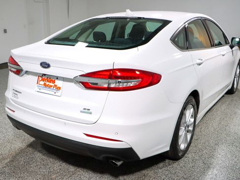 Used 2019 Ford Fusion SE image 7