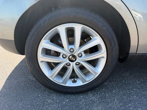 Used 2018 Kia Soul + FWD image 18