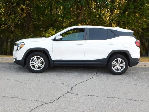 Used 2024 GMC Terrain SLE AWD/4WD image 2