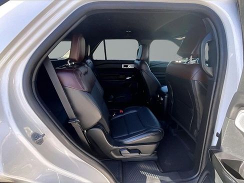 Used 2022 Ford Explorer Platinum w/ Technology Package image 24