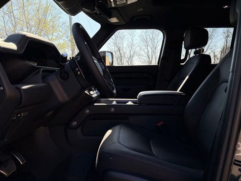 New 2025 Land Rover Defender 110 V8 AWD/4WD image 44