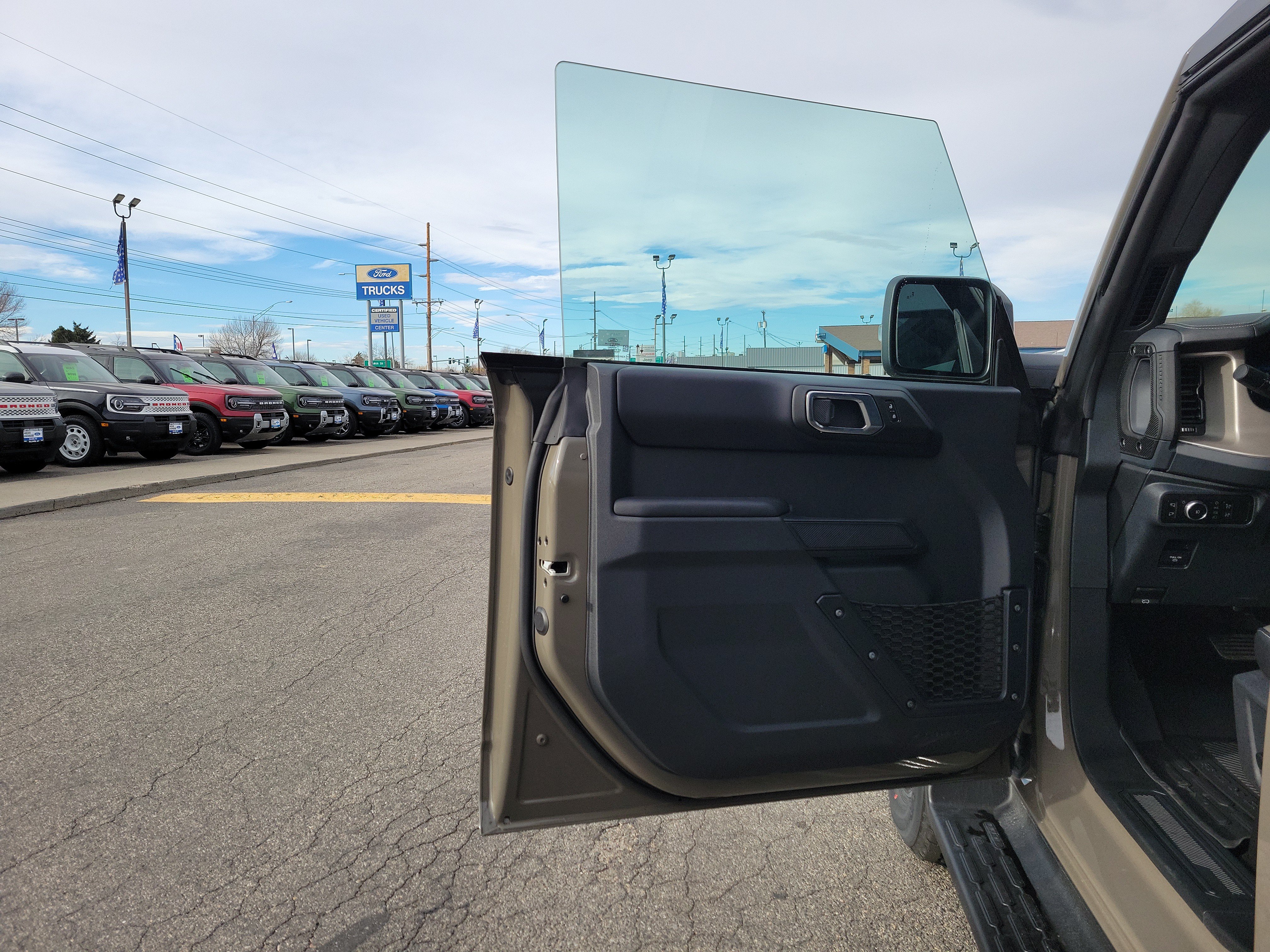 Used 2025 Ford Bronco Outer Banks AWD/4WD image 15