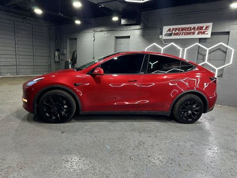 Used 2023 Tesla Model Y Long Range AWD/4WD image 2