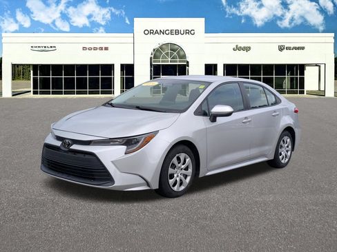 Used 2024 Toyota Corolla LE FWD image 3