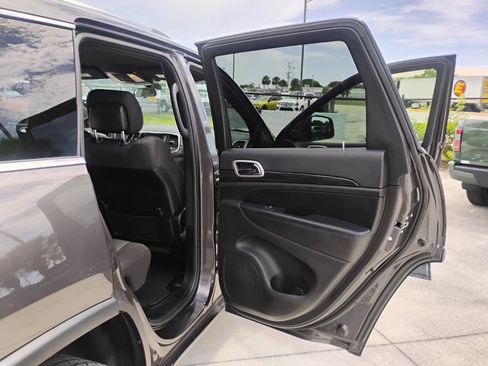 Used 2021 Jeep Grand Cherokee Laredo RWD image 92