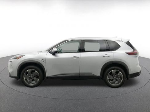 Used 2025 Nissan Rogue SV FWD image 4