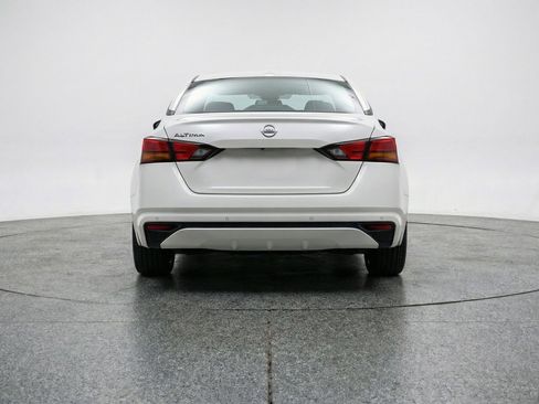 Used 2025 Nissan Altima 2.5 SV FWD image 7