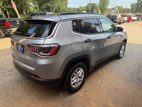 Used 2021 Jeep Compass Sport FWD image 4