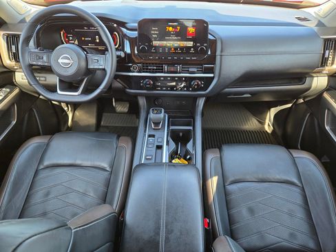 Used 2023 Nissan Pathfinder Platinum FWD image 17