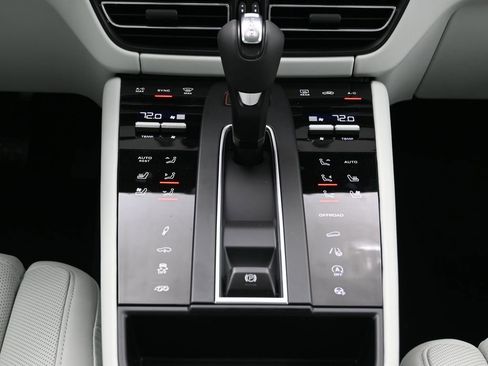 New 2026 Porsche Macan S image 23