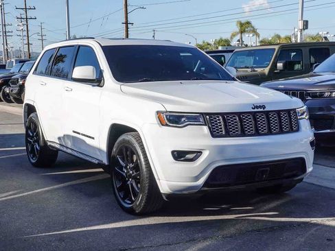 Certified 2021 Jeep Grand Cherokee Laredo X image 3