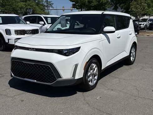 Used 2025 Kia Soul LX w/ LX Technology Package image 5