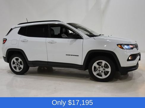 Used 2023 Jeep Compass Latitude image 3
