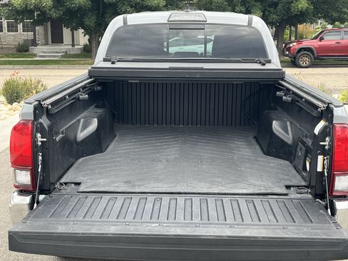 Used 2019 Toyota Tacoma TRD Off-Road AWD/4WD image 36