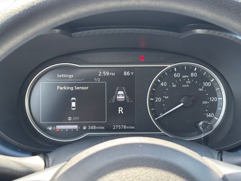 Used 2025 Nissan Versa SV FWD image 38