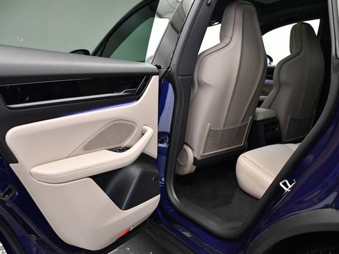 Used 2025 Porsche Macan 4S Electric image 42