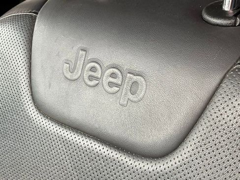 Used 2019 Jeep Cherokee Limited image 13