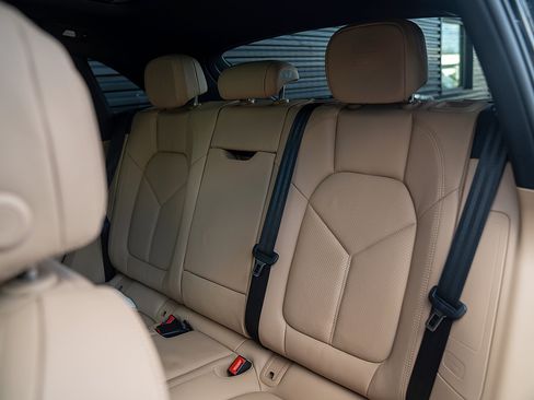 Used 2025 Porsche Macan image 20