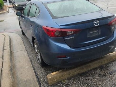 Used 2018 MAZDA MAZDA3 Touring FWD image 8