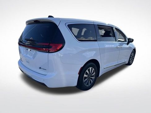 Used 2023 Chrysler Pacifica Limited FWD image 8