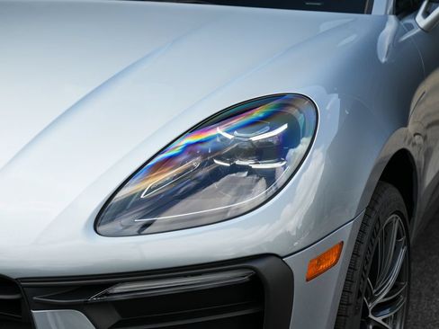 Certified 2026 Porsche Macan AWD/4WD image 7
