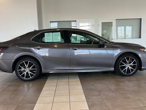 Certified 2023 Toyota Camry SE FWD image 3