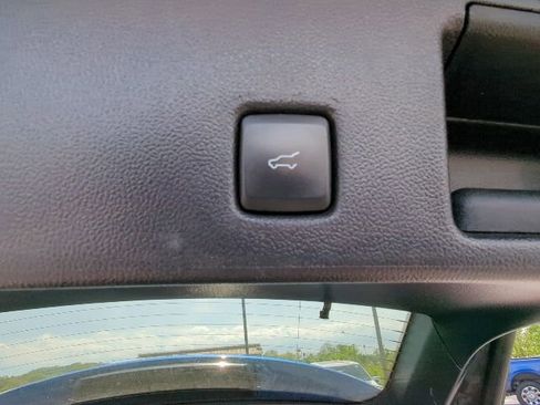 Used 2022 Ford Escape SE w/ SE Sport Appearance Package image 16