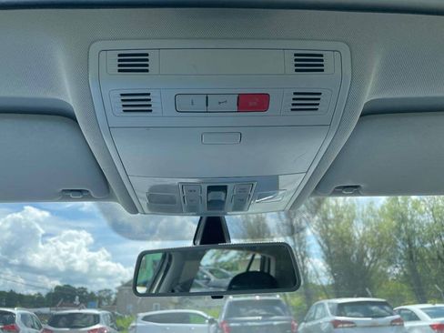 Used 2017 Volkswagen Golf SE FWD image 21