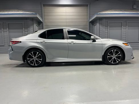 Used 2020 Toyota Camry SE FWD image 8