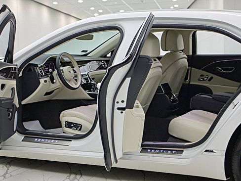 Used 2024 Bentley Flying Spur S V8 image 6