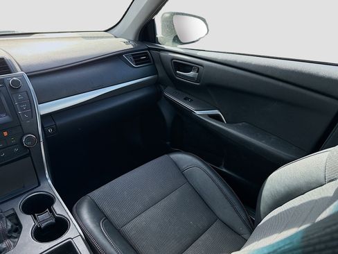 Used 2017 Toyota Camry SE image 19