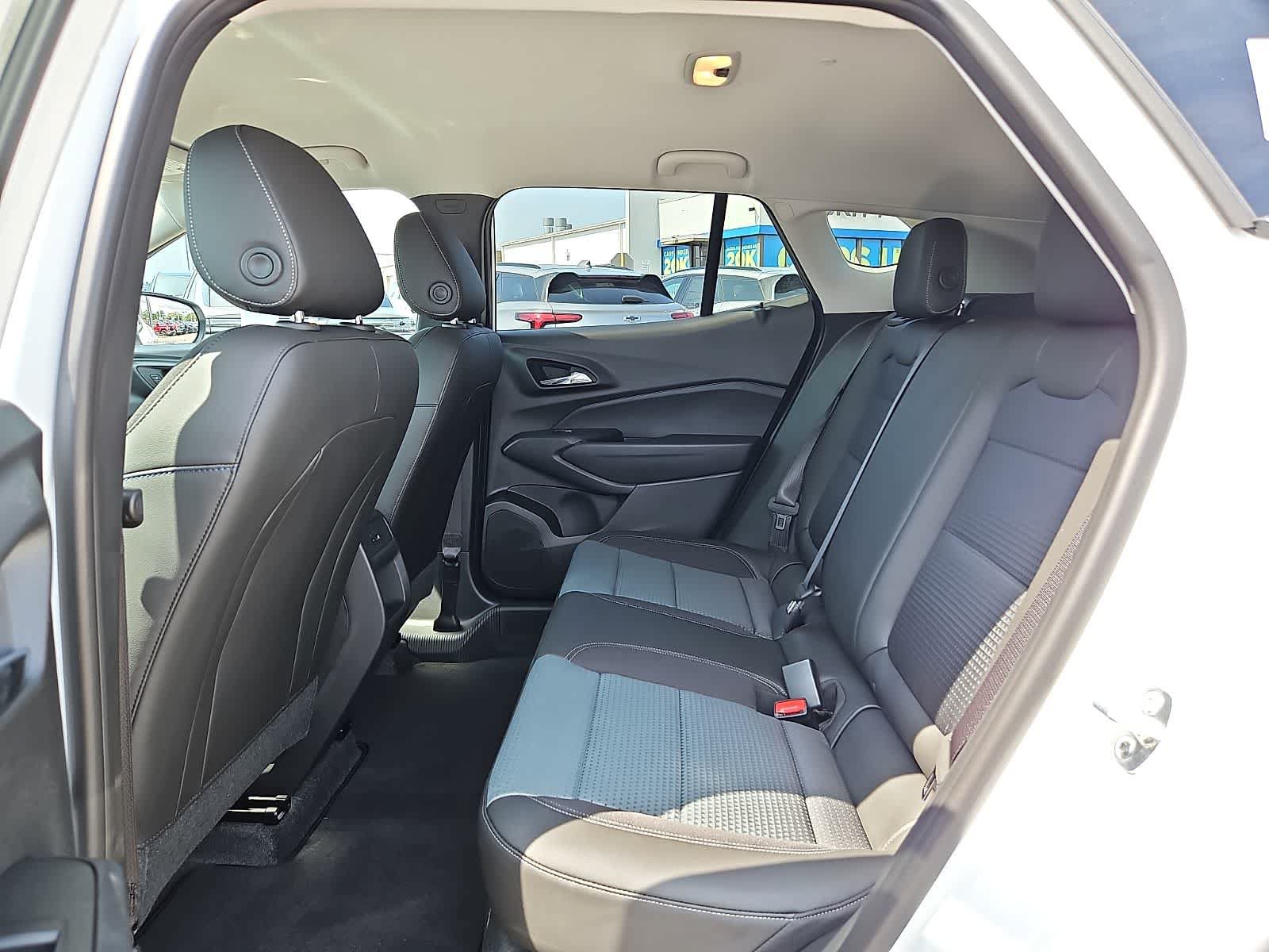 New 2026 Chevrolet Trax LT w/ Driver Confidence Package FWD image 8