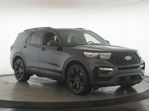 Used 2020 Ford Explorer ST w/ ST Street Pack image 2