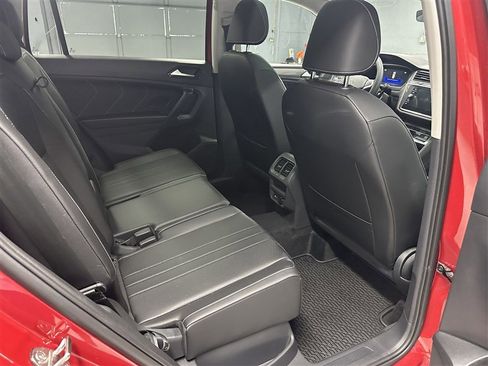 Used 2024 Volkswagen Tiguan SE AWD/4WD image 12