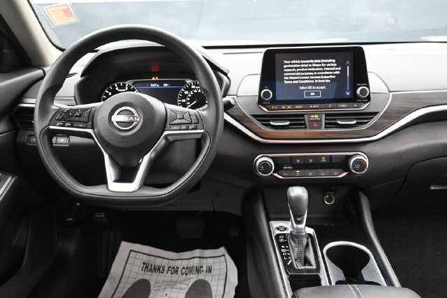 Used 2024 Nissan Altima 2.5 SV FWD image 10