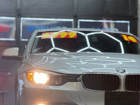 Used 2014 BMW 320i xDrive Sedan AWD/4WD image 3