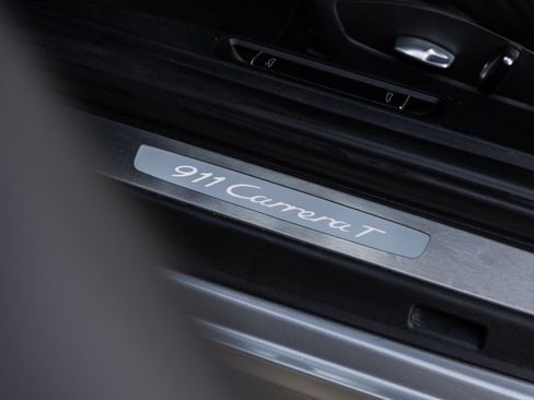 Certified 2018 Porsche 911 Carrera T RWD image 25