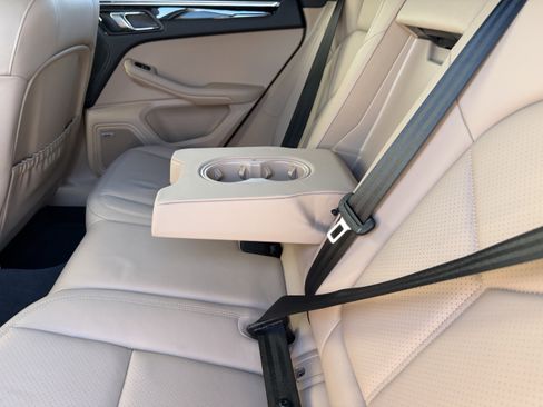 Certified 2020 Porsche Macan image 21