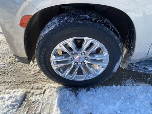 Used 2022 GMC Yukon XL SLT w/ SLT Premium Package image 14