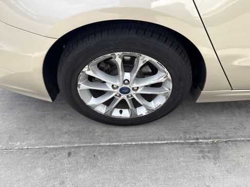 Used 2019 Ford Fusion SE FWD image 11