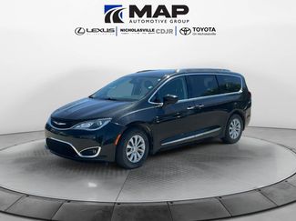 Used 2018 Chrysler Pacifica Touring-L w/ Premium Audio Group FWD video 1