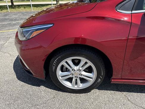 Used 2018 Chevrolet Cruze LT w/ Convenience Package FWD image 19